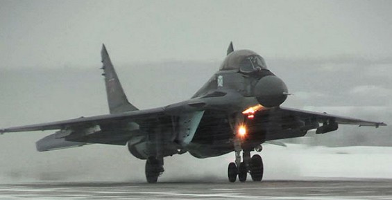 Российские истребители отразили воздушную атаку на учениях в Арктике