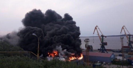 Пожарные Анадыря ликвидировали возгорание в морпорту