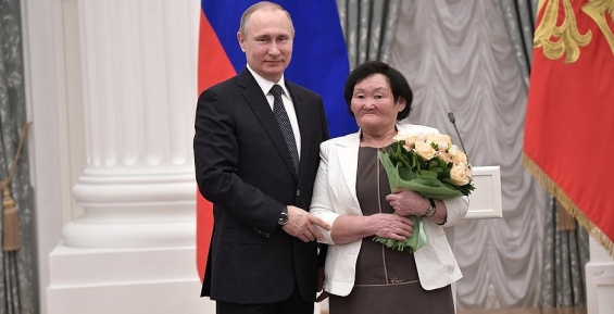 Владимир Путин наградил чумработницу из Билибинского района
