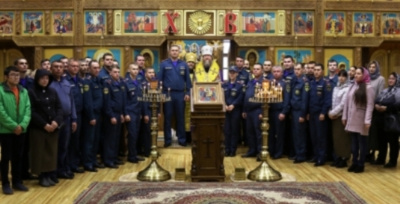 Чукотские спасатели приняли участие в молебне в честь иконы «Неопалимая Купина»