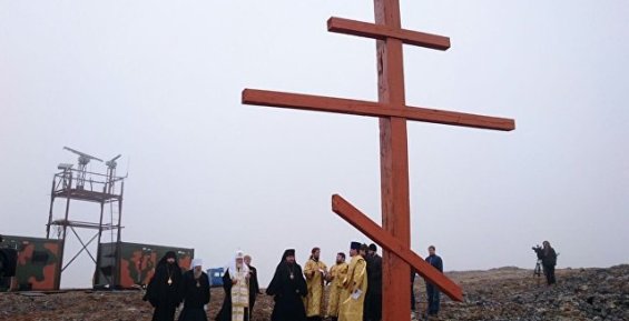Патриарх Кирилл совершил молебен о мире у границ США