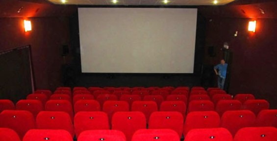 Мини-кинотеатр в Провидения начал работать «под заказ»