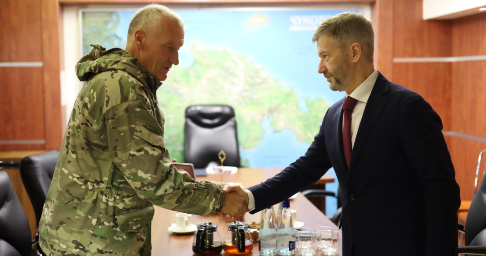 Владислав Кузнецов вручил заслуженные награды жителям округа