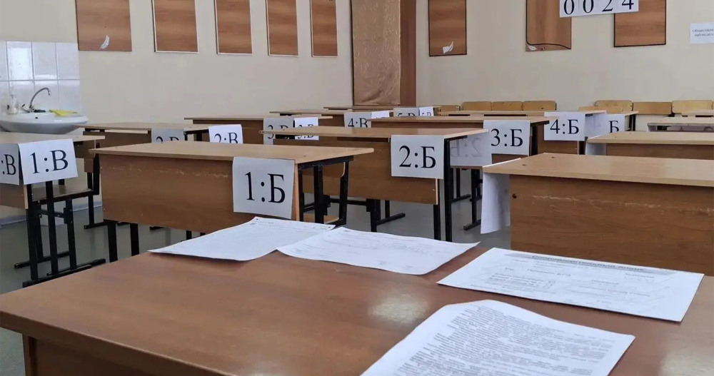Почти 100 баллов набрали на ЕГЭ по химии две анадырские выпускницы