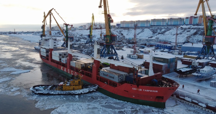 Более 4 тысяч тонн грузов доставил на Чукотку  &quot;Сергей Гаврилов&quot;
