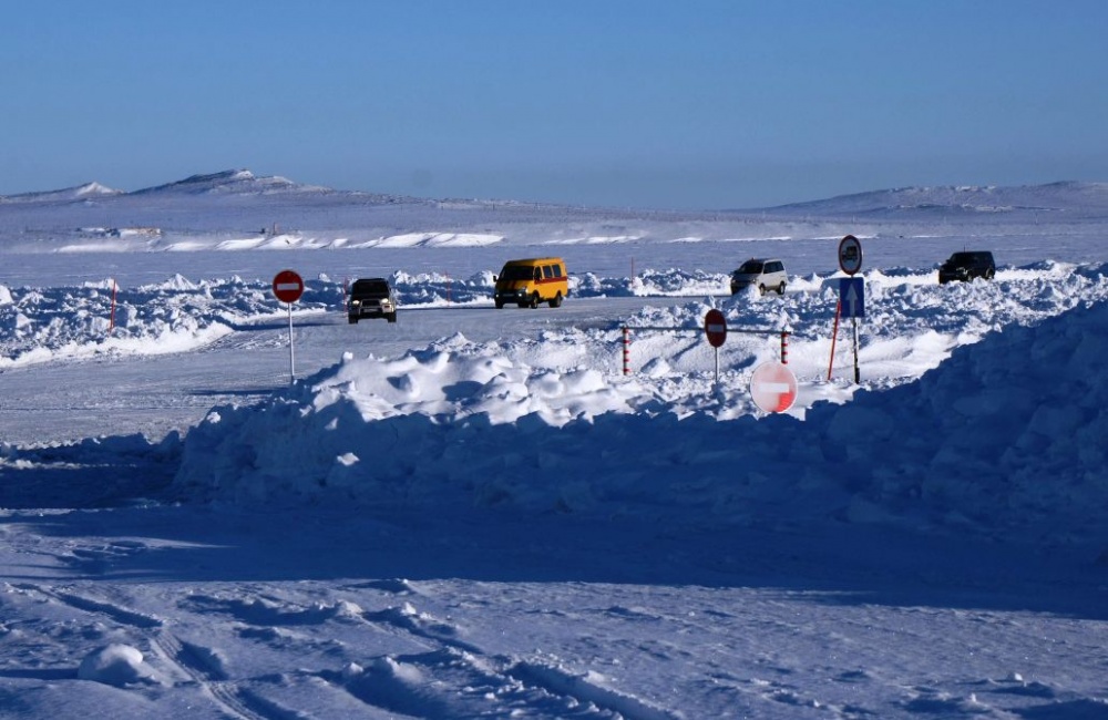 Две ледовые переправы начали работать на Анадырском лимане