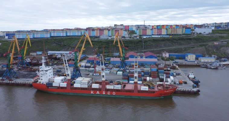 Более 40 судозаходов ожидают в эту навигацию в портах Чукотки