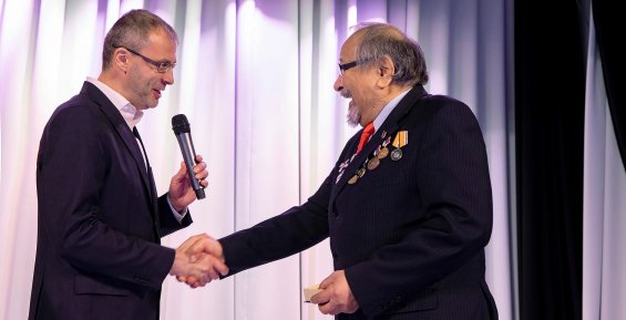 Двум жителям региона присвоили звание &quot;Почётный гражданин Чукотского АО&quot;