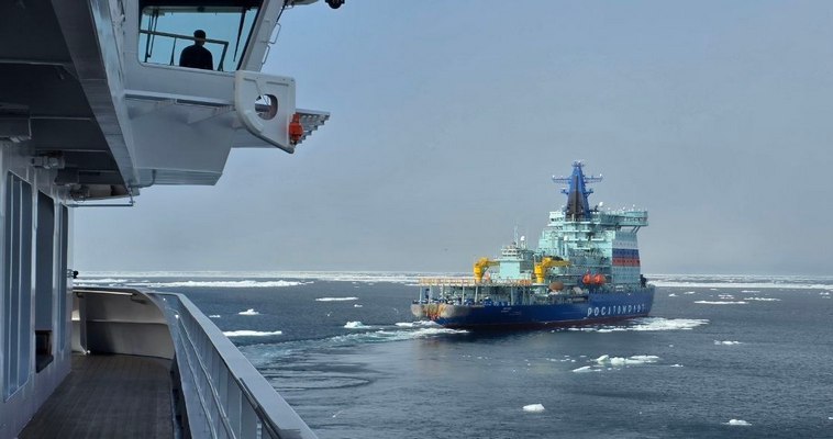 Атомный ледокол помог круизному лайнеру SH Minerva добраться до острова Врангеля
