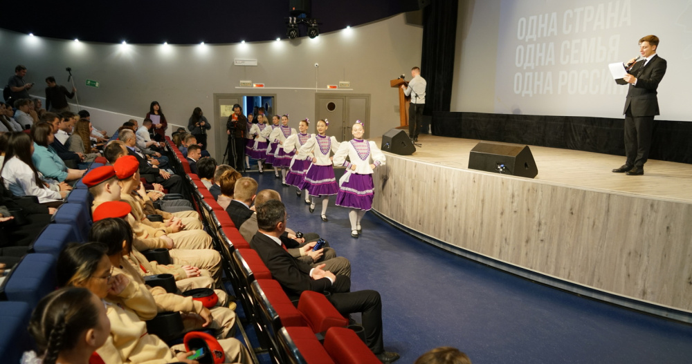 День воссоединения с новыми регионами на Чукотке отметили патриотическими акциями