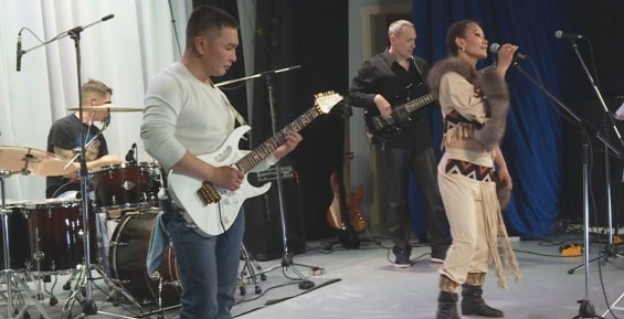 Рок-концертом начали отмечать День молодёжи в Анадыре