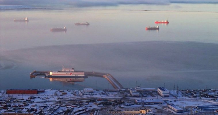 В Певек завезли почти 40 процентов от запланированного объема продуктов