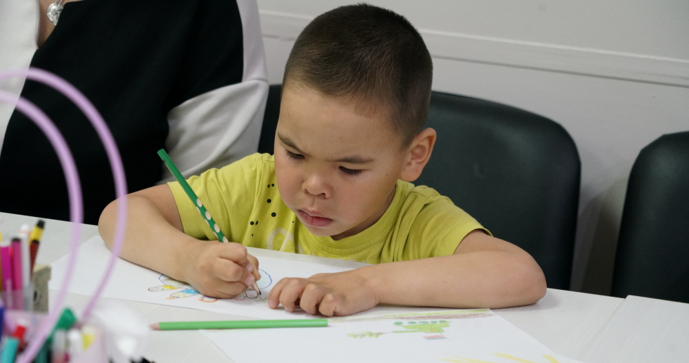 Письма солдатам написали дети в анадырском &quot;Птичьем переулке&quot;