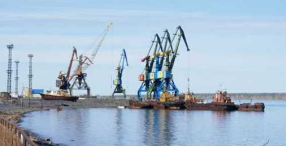 В порту Певек два года не решается проблема с бункеровками судов водой