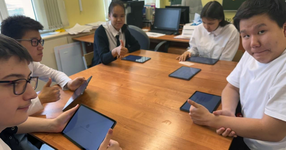 Компьютеры, бытовую технику и мебель подарил школе Певека бывший ученик