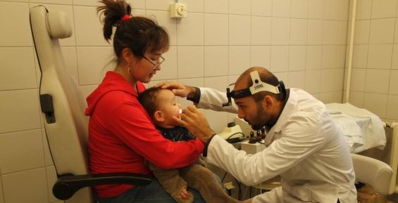 Врачи окружной больницы проверили здоровье детей в Чукотском районе