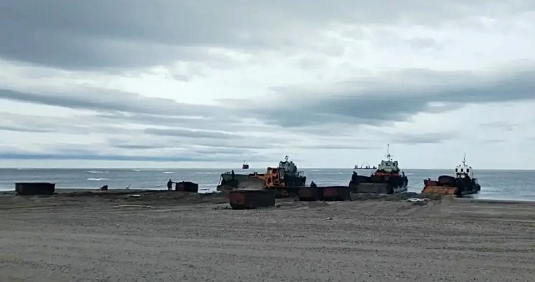 Более половины от запланированного объёма угля доставили морем на Чукотку