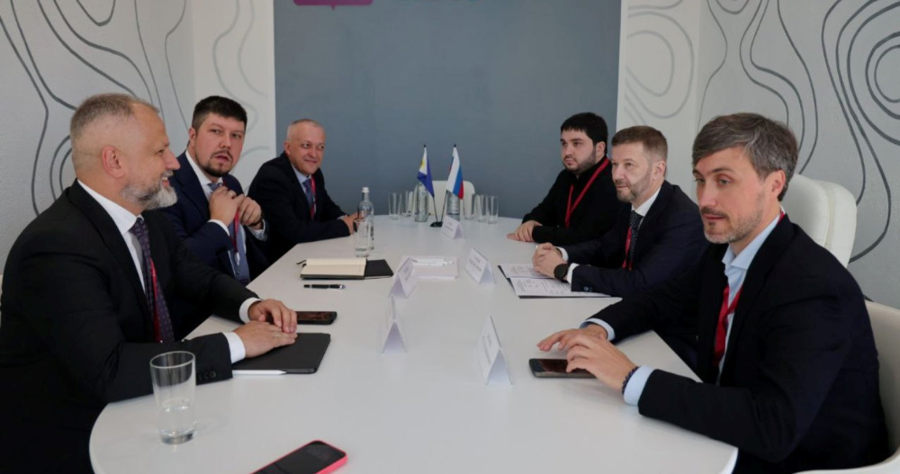 Губернатор Чукотки провел первые встречи и подписал соглашения на ВЭФ