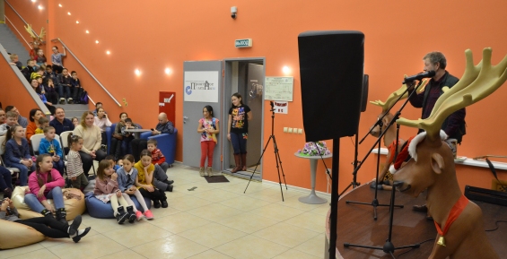 Детский писатель Андрей Усачев развеселил детей столицы Чукотки