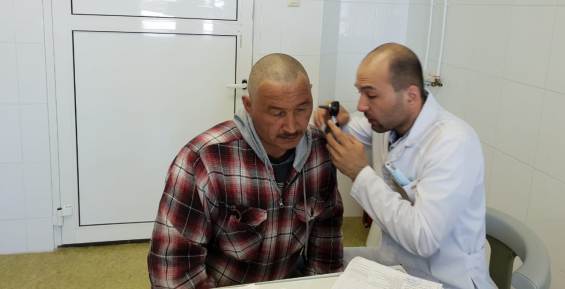 Врачи Чукотской окружной больницы провели медосмотр в селе Хатырка