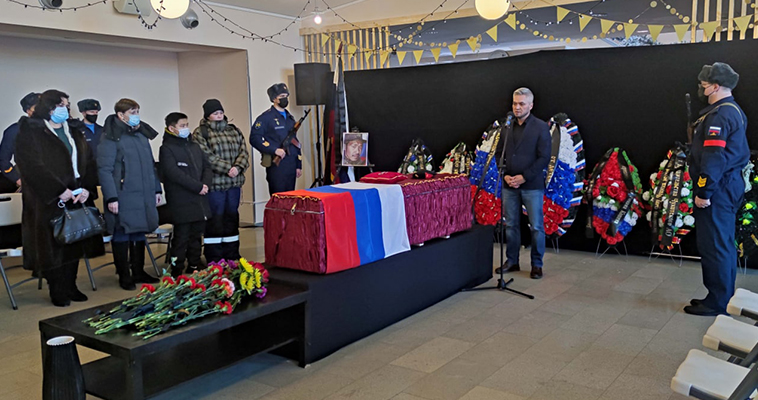 С погибшими в зоне СВО добровольцами простились на Чукотке