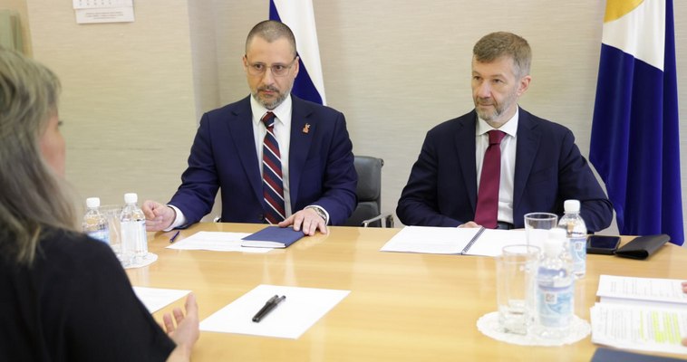 Губернатор Чукотки провёл встречу с жителями в приёмной президента