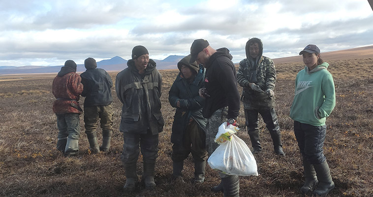 Волонтеры вместе с оленеводами очистят от мусора памятник археологии