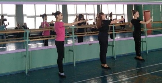 Танцоры из Чукотского района провели мастер-класс для жителей Провидения