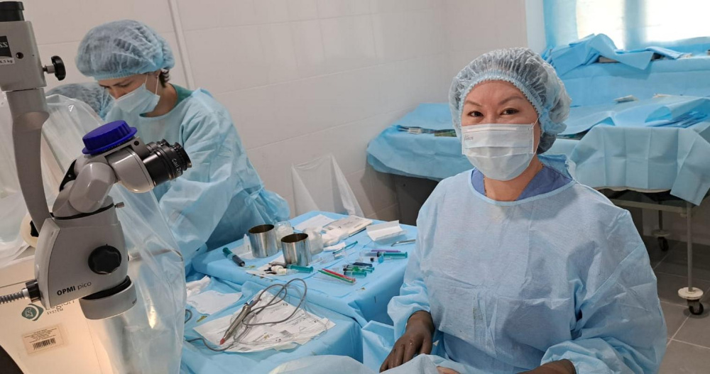 Якутские офтальмологи проведут операции по замене хрусталика на Чукотке