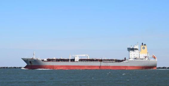 Первый в летнюю навигацию танкер с нефтепродуктами придет в Певек в конце июля