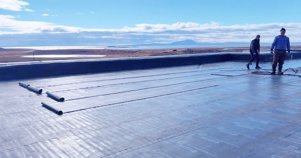 Ремонт крыши Центра образования посёлка Угольные Копи завершат в начале октября