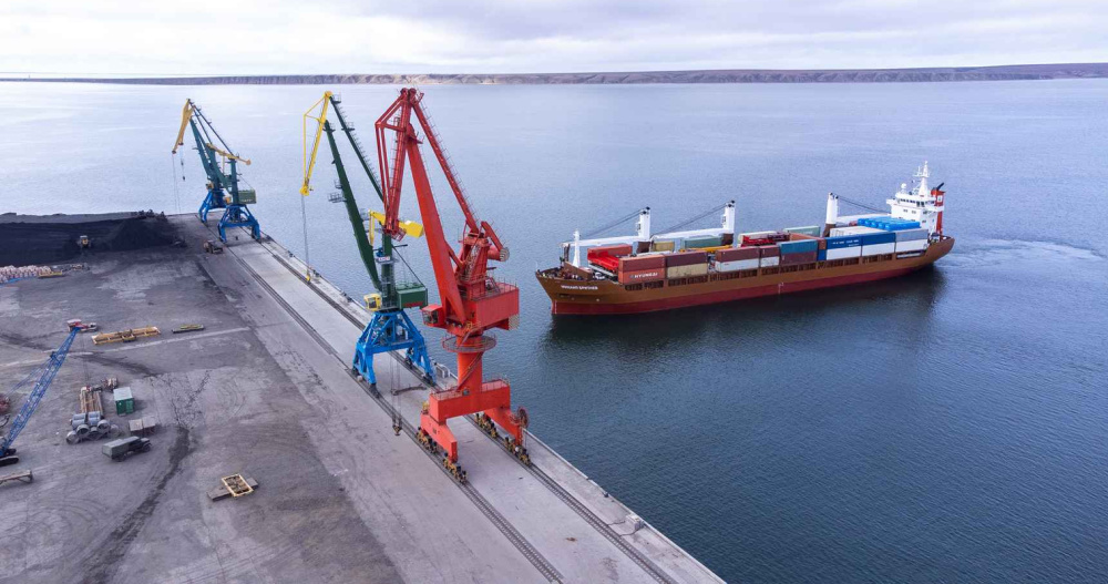 Для предотвращения "пробок" в порту Певека создан логистический штаб