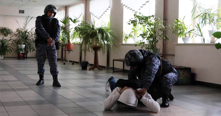 Антитеррористические учения провели в школах на Чукотке