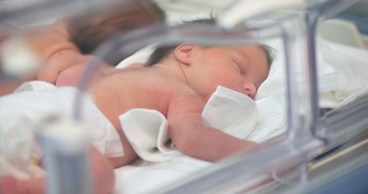 Младенца с патологией сердца спецрейсом отправили из Анадыря в Хабаровск