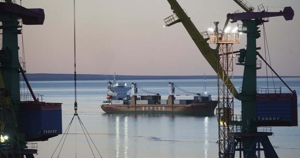 Крупную партию продовольствия доставил на Чукотку единый морской оператор
