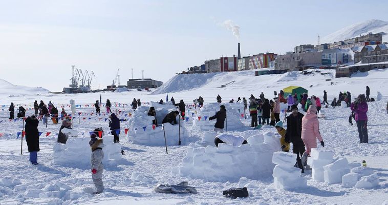 Соревнования по строительству эскимосских иглу прошли в Провидения