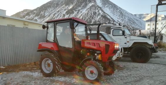 Трактор для очистки побережья села Ванкарем доставили на Чукотку