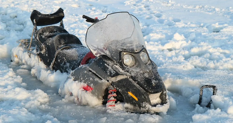 На Чукотке при провале снегохода под лед погиб ребенок