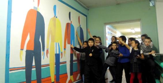 Копия картины Малевича «Спортсмены» появилась на стене школы в Лаврентия