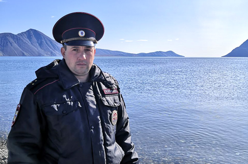 &quot;Народным участковым&quot; Чукотки стал полицейский из эскимосского села Новое Чаплино