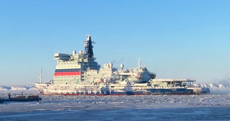 Ледоколы &quot;Арктика&quot; и &quot;Капитан Драницын&quot; вернулись в порт Певек