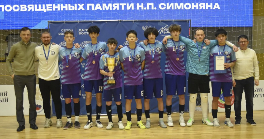 Команда Чукотки стала призером дальневосточного турнира "Кожаный мяч"