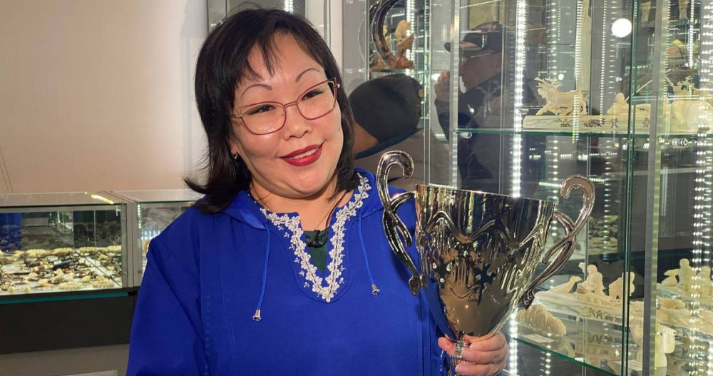 Работы чукотских косторезов представят на Международном фестивале в Магадане