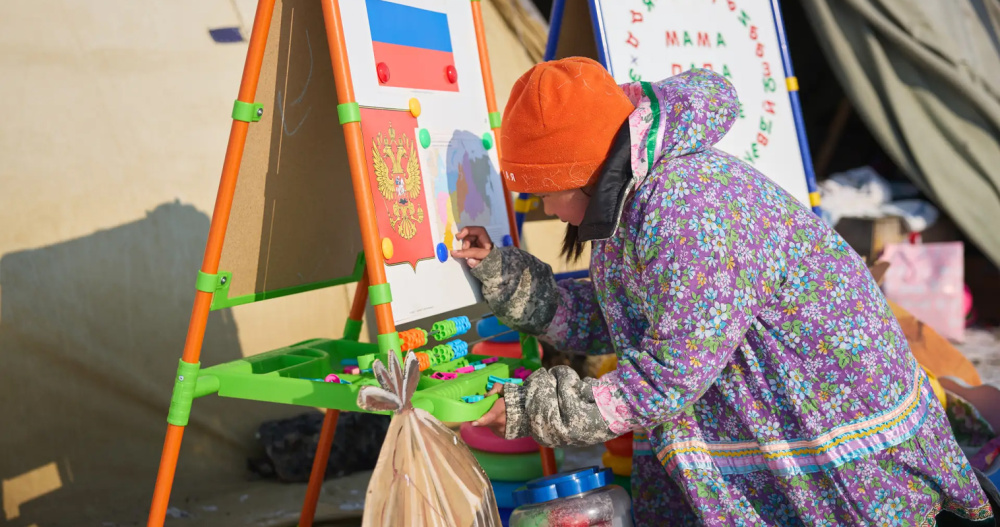 Кочевой детский сад посетили депутаты Госдумы на Чукотке