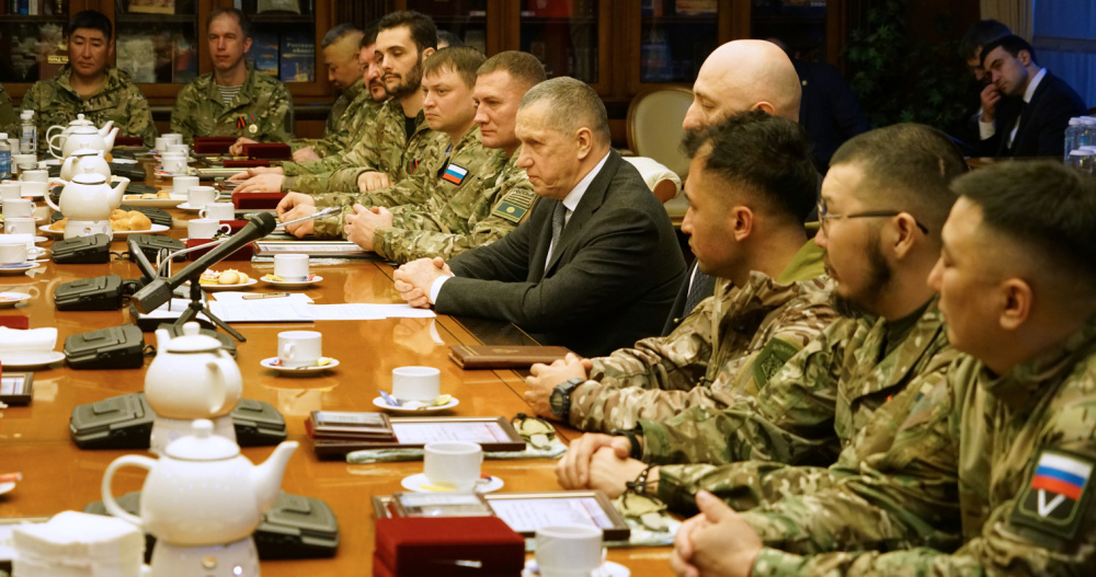 Чукотский ветеран СВО с позывным "Семнадцатый" встретился с Юрием Трутневым