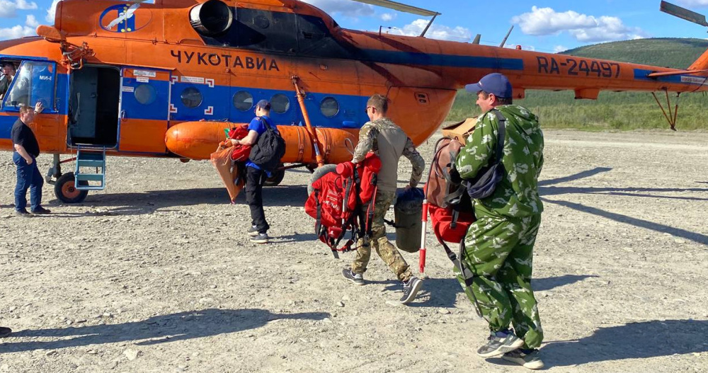 На западной Чукотке продолжают тушить крупный природный пожар