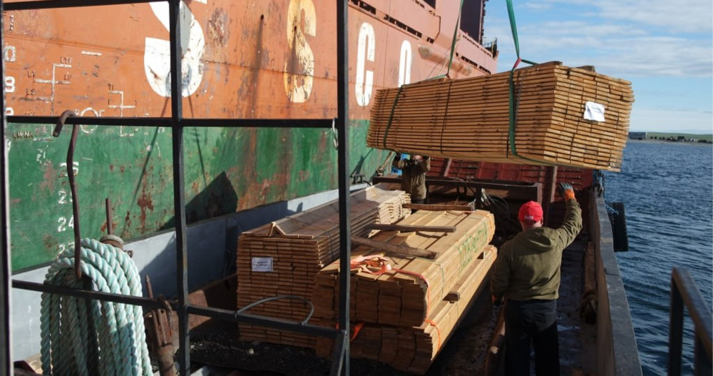 Материалы для ремонта пострадавших во время шторма домов доставили в Лорино