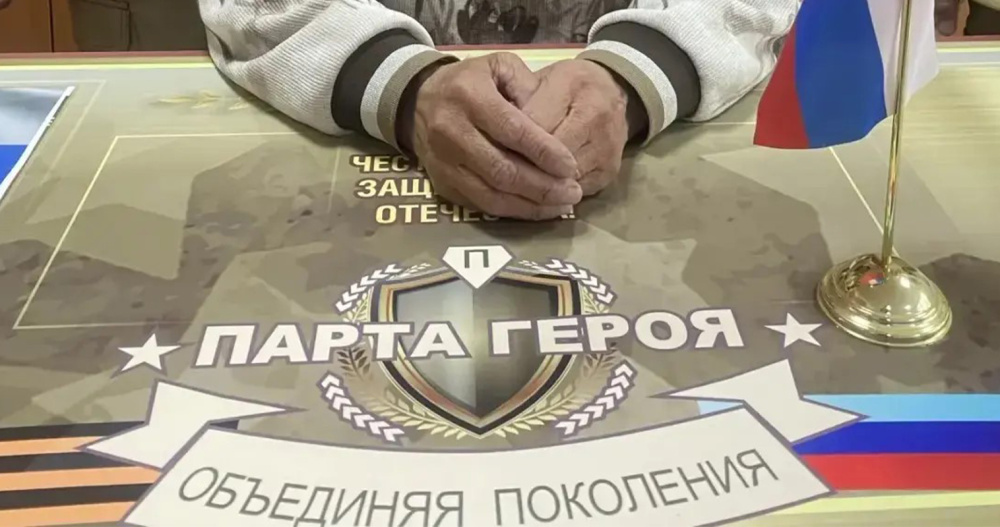 В школе села Ваеги установили "Парту Героя" в честь земляка-добровольца