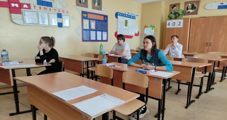 Чукотские старшеклассники сегодня сдают ЕГЭ по истории и физике