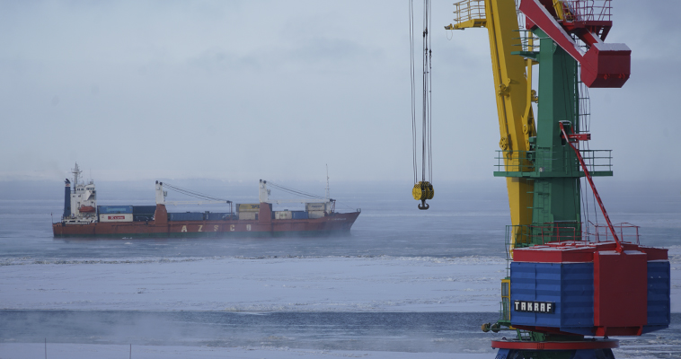 Более 4,7 тысяч тонн грузов доставил в Анадырь сухогруз &quot;Аркадий Чернышев&quot;